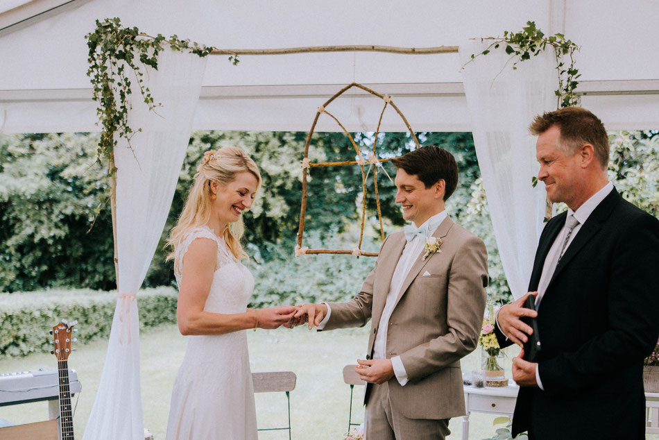 Freie Rede, Hochzeit, freie Trauung, Hochzeitsredner, Freiredner, Traumhochzeit, Zeremonie Hochzeitsredner, Trauredner, Freier Redner, Rent A Pastor, Zeremonienleiter