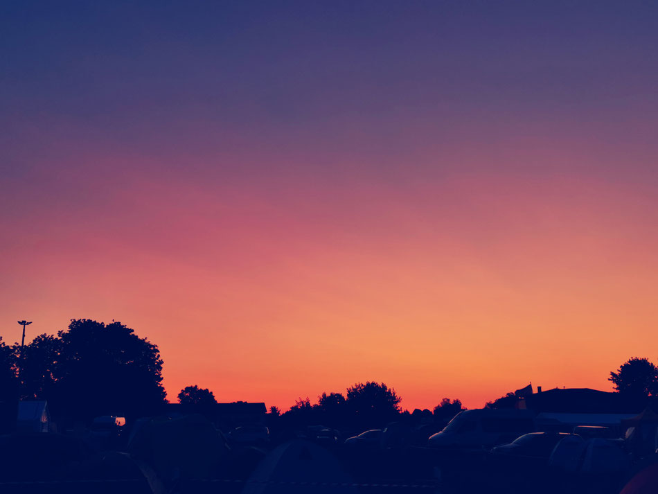 Der Sonnenuntergang am Freitag Abend