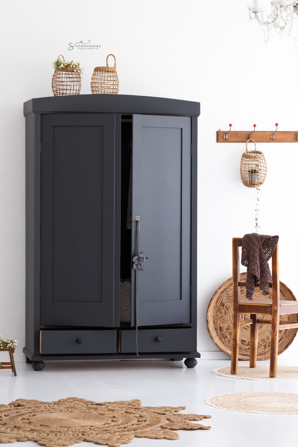 Antiker Wäscheschrank "Jil"