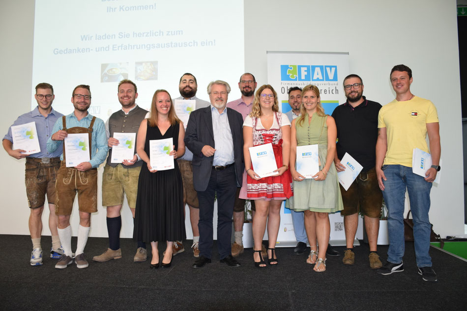 Gruppenfoto der Absolvent:innen