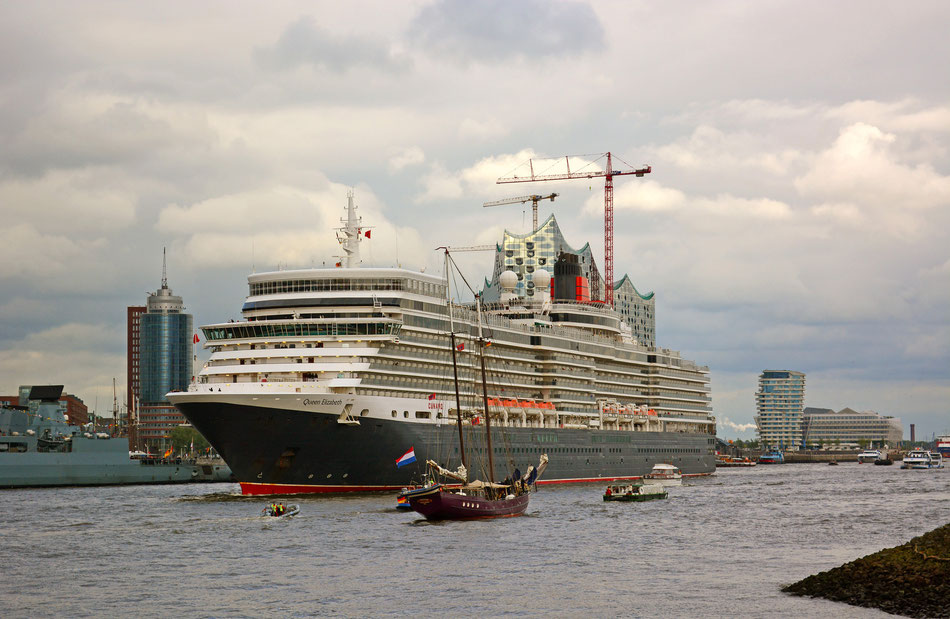 Queen Elizabeth beim 825.Hamburger Hafengeburtstag