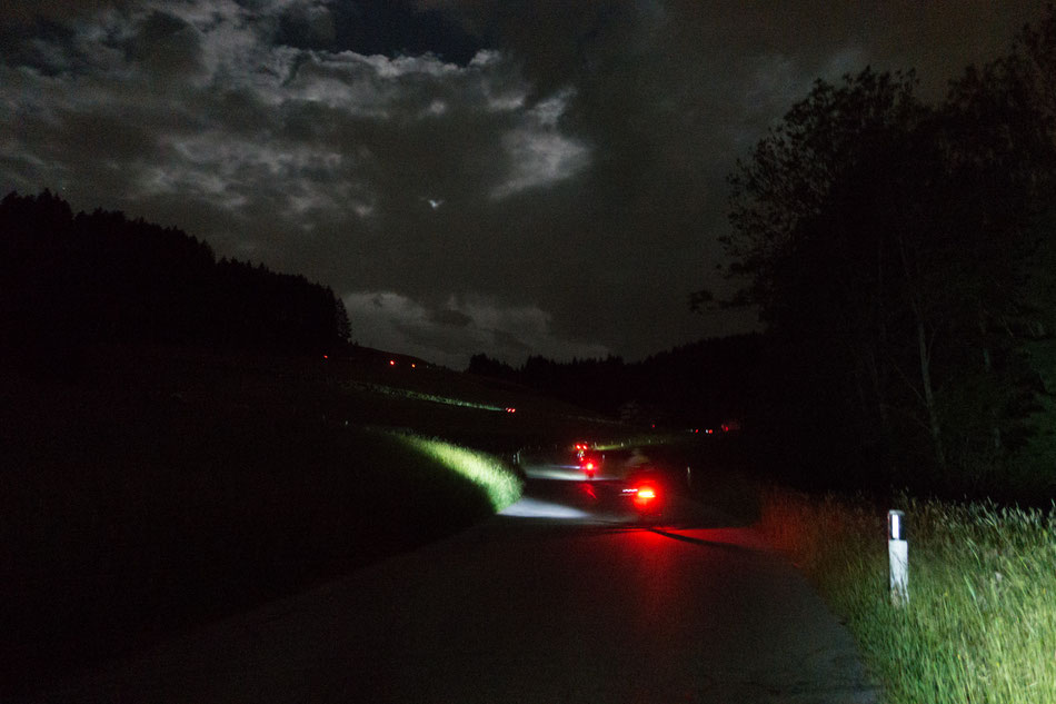 Auffahrt nach St. Anton - Randonneure bis am Horizont...