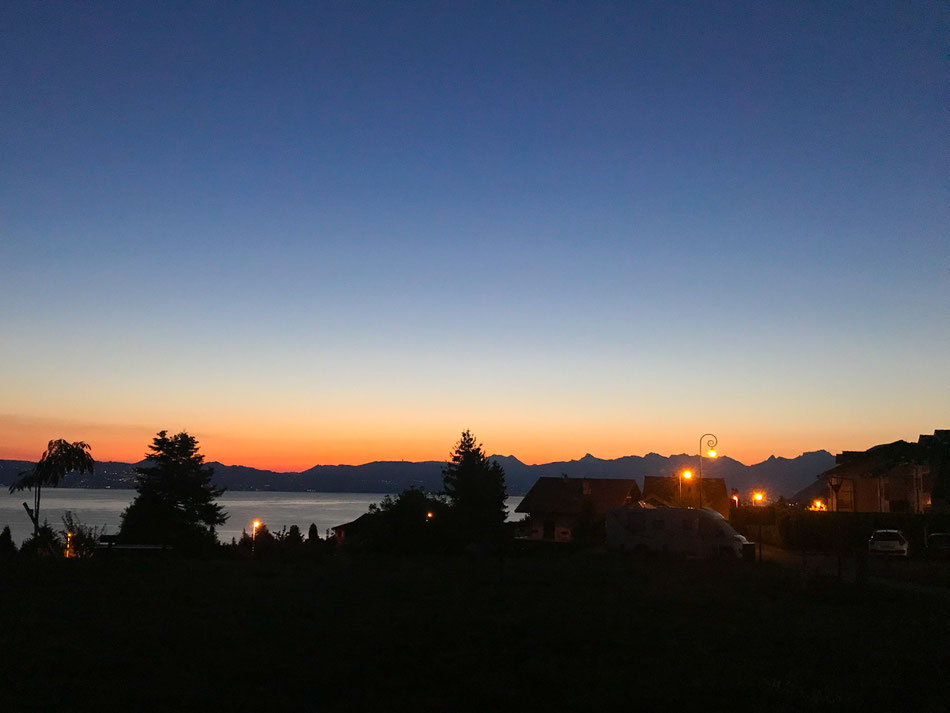 Am nächsten Morgen - Dämmerung am Genfersee