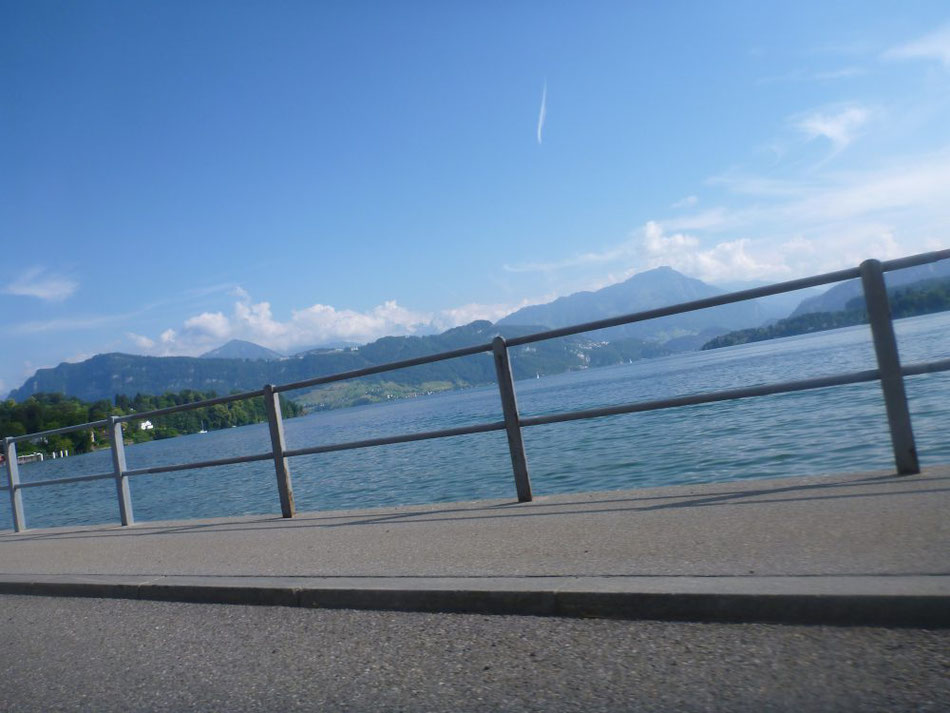 Ersten richtig verkehrsreichen Abschnitt geschafft: Vierwaldstättersee nach Luzern