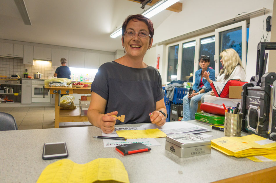 Super-tolle Begrüßung im Ziel durch Yvonne (die Küchenfee)