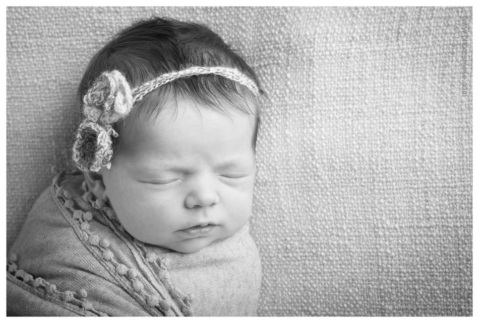 Portrait de bébé noir et blanc à Moulins chez Phot'Osmose