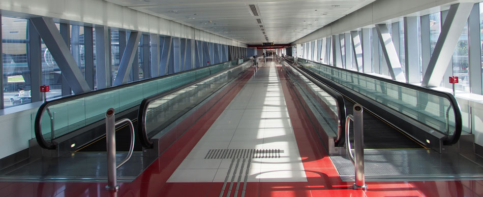 Dubai moving pedestrian ways