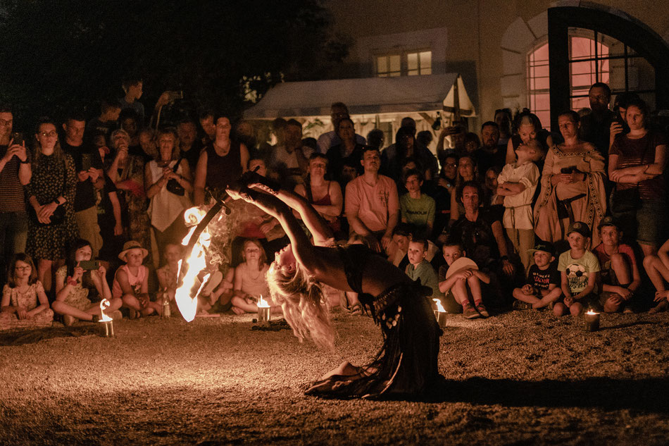 Feuershows für Mittelaltermärkte, Feuertanz, Feuertanz Bayern, Hochzeit Bayern, Geburtstage Ingolstadt, Feuershow Paffenhofen, Feuershow München, Eevnts für Nürnberg, Feuershow Augsburg, Feuertanz Schrobenhausen, Sandizell, Firmenfeier Showact