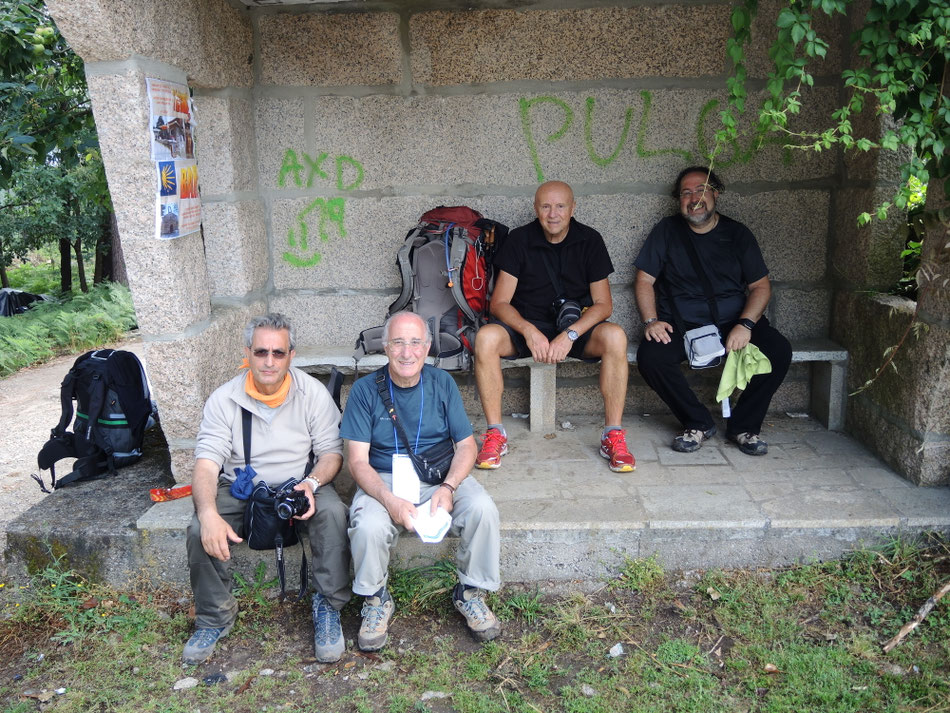 Eine Pause mit drei Pilger aus Italien