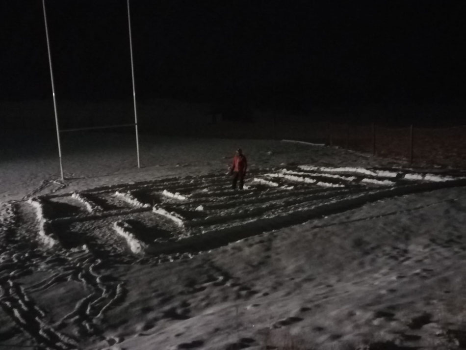 Labirinto creato in notturna sulla neve. Piancavallo 2020
