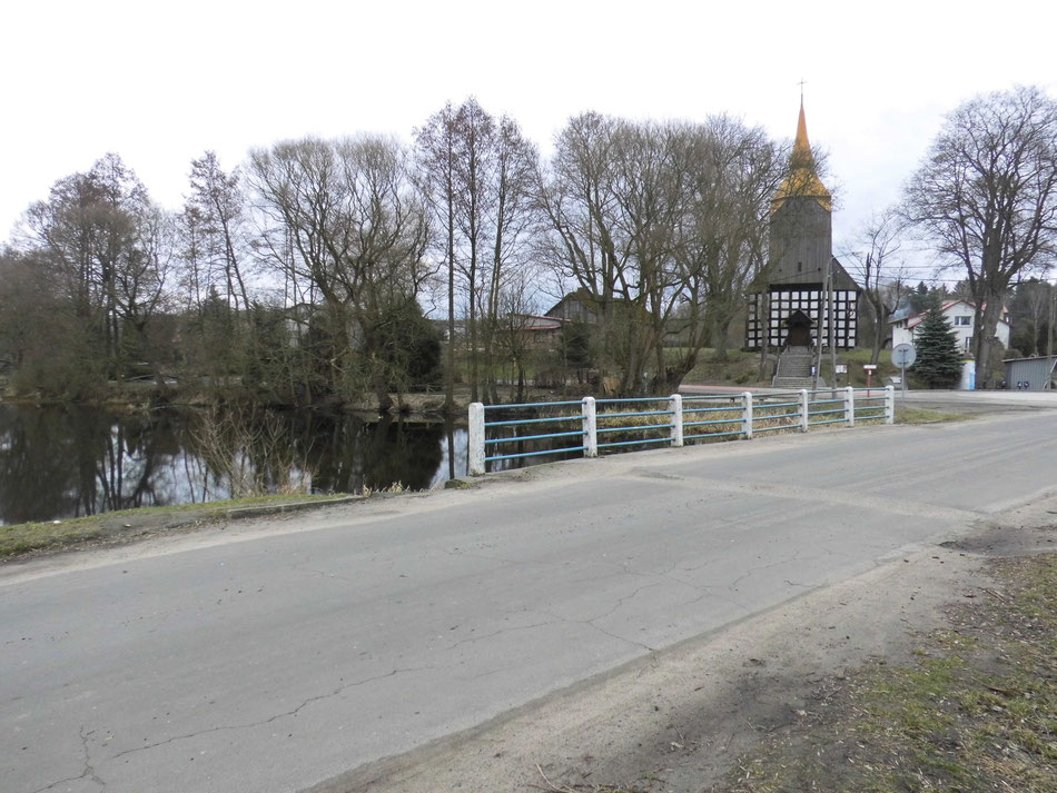 Dorfkirche in Golce