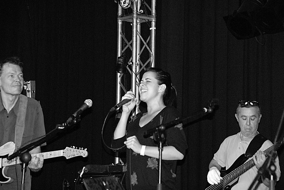 V.l.n.r.: Torsten de Winkel, Bibiana Monjes und Bassist Alberto Mendez (Teneriffa)