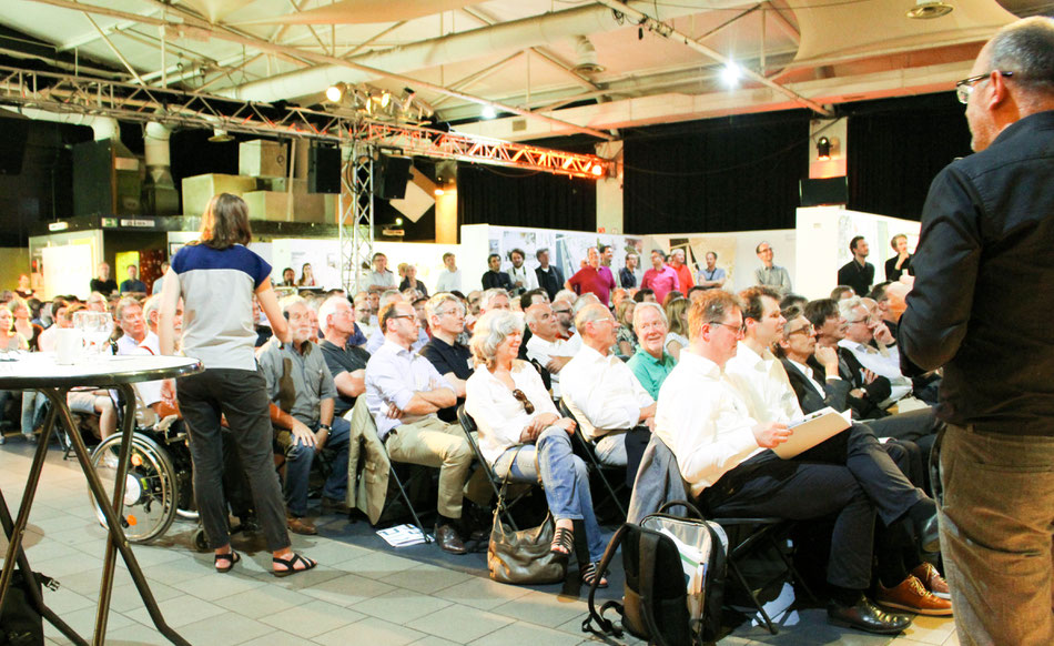 Vollbesetzes Haus: Zweiter städtebaulicher Workshop zum Deutzer Hafen in der Essigfabrik wieder mit großem Interesse.