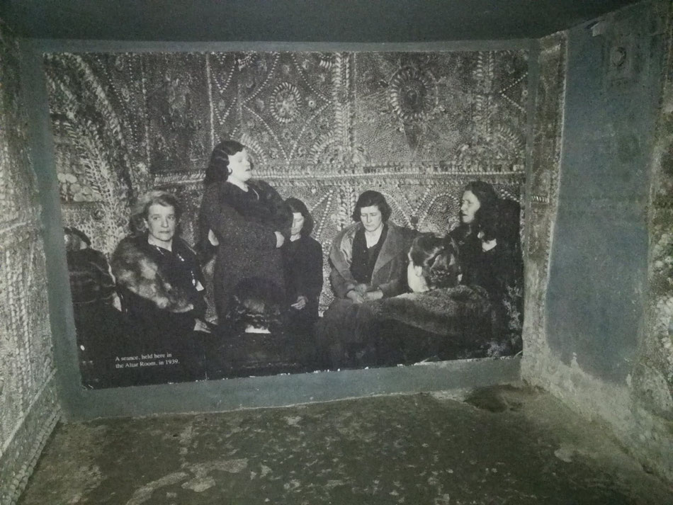 The 1930's Seance, Shell Grotto. Photo: E Duffy.