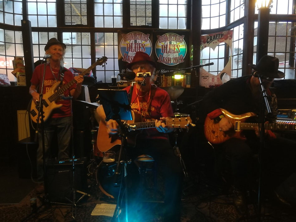 Sunday afternoon at the Prince Albert. Broadstairs. Image: E Duffy.