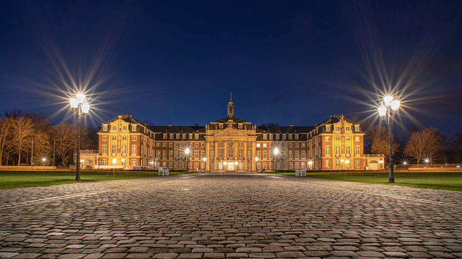 Sun Entertainment - DJ Agentur - Feiern auf dem Schloss Münster bei Nacht 