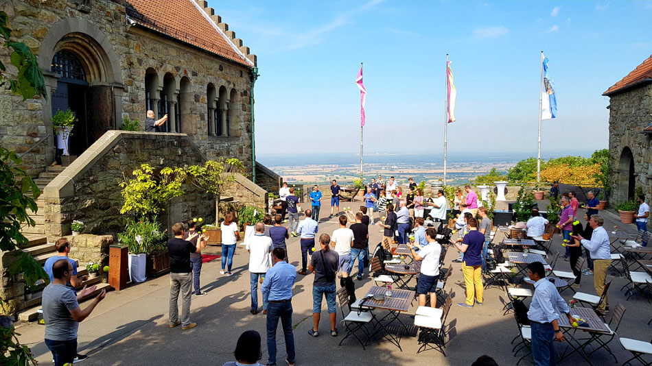 Life Kinetik mit bo events als aktive Tagungspause auf der Wachenburg