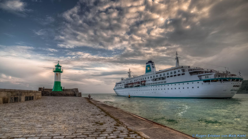 Good Bye Traumschiff MS Deutschland am 15.06.2016 Sassnitz Mole