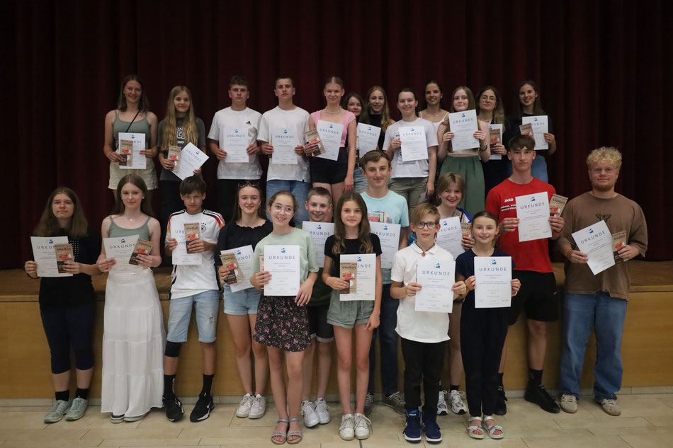 In allen Jahrgangsstufen des THG wurden die besten Schülerinnen und Schüler für ihre herausragenden Leistungen ausgezeichnet.