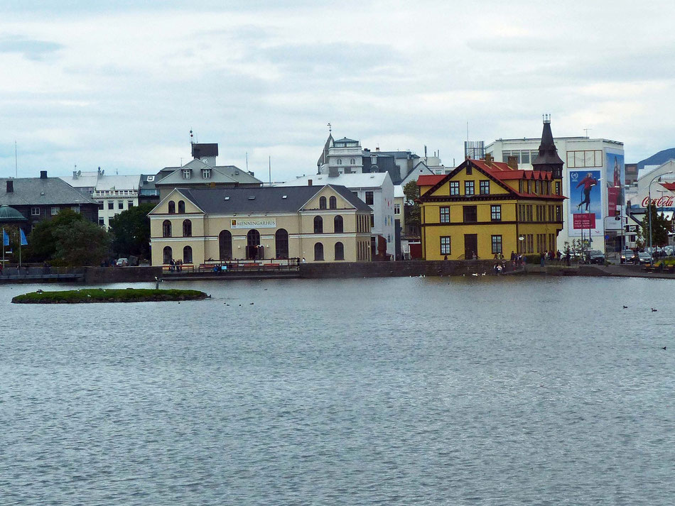 Einer der bekanntesten Seen Islands liegt mitten in der Hauptstadt: der Tjörnin (zu deutsch einfach "Teich")
