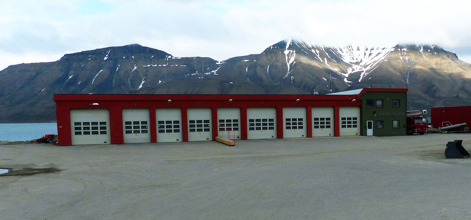 Die nördlichste Feuerwehr der Welt (vielleicht noch eine kleine Station auf Ny-Ålesund)