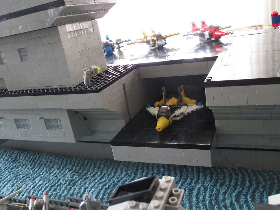 USS Kitty Hawk megabloks probuilder double size lego compatible