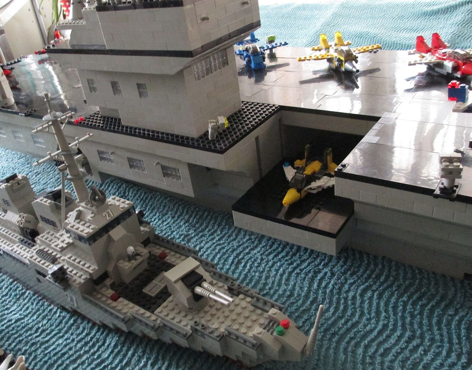 USS Kitty Hawk megabloks probuilder double size lego compatible