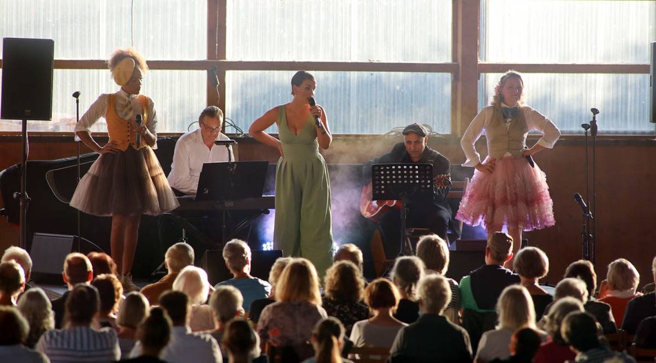Die „Cool Cats“ überzeugten mit swingenden Interpretationen von Klassikern und modernen Titeln auf dem Sieferhof. Foto: Miserius, Uwe (umi)