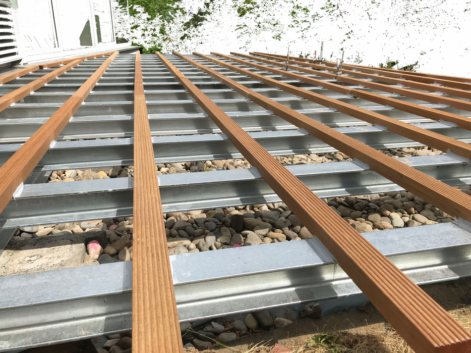individuelle Sonderkonstruktion Planung Armin Okle  - Metallunterkonstruktion + Holzunterkonstruktion geklebt für erhöhte Terrasse 