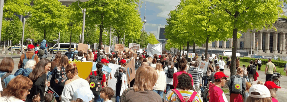 Demonstration 100.000 Mütter vor dem Brandenburger Tor 2026