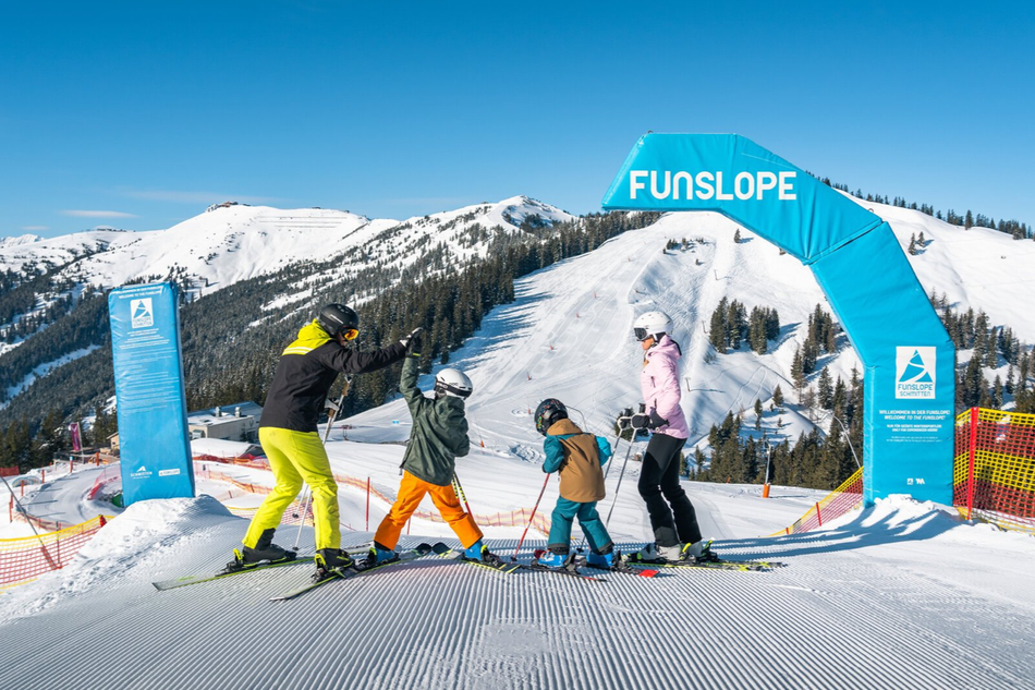 Familienspaß auf der Schmittenhöhe: Von der längsten Funslope Österreichs bis zu Schmidolins Drachenpark – hier kommt jeder auf seine Kosten!