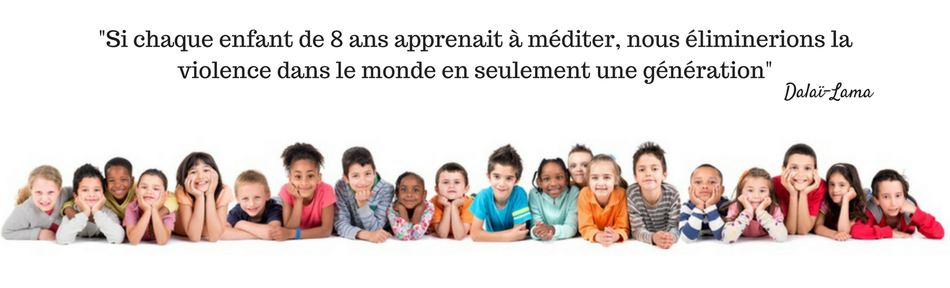 Un groupe d'enfants unis et souriants - Illustre les ateliers philo 