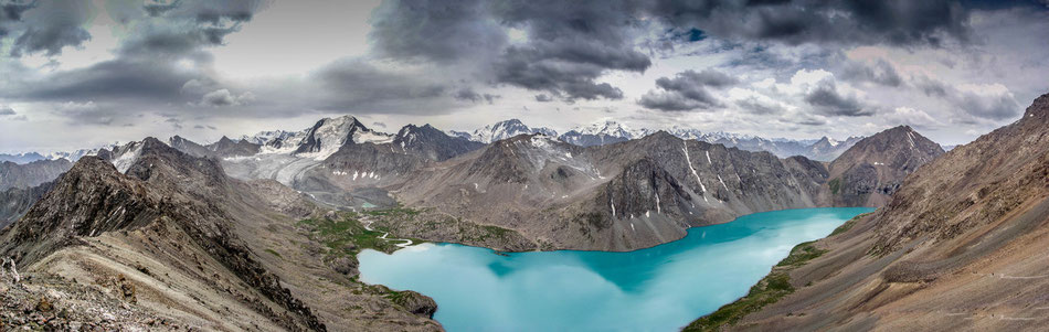 The deep blue lake Ara-Kol at 3600 m height. View from the 3920 m high Ala-Kol mountain pass.