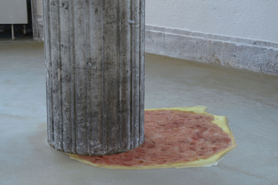 Heidefrühstück  2013 | zweiteilige Bodenarbeit | Farbprints | 292x118 cm | Städtische Galerie Bad Nauheim