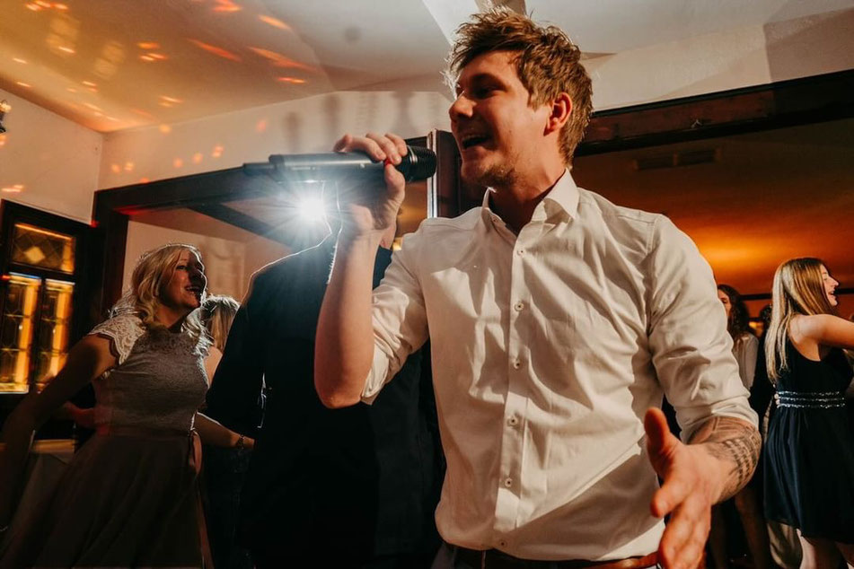 Live DJ Firmenevent Corporate Event DJ+ DJ und Livemusik
