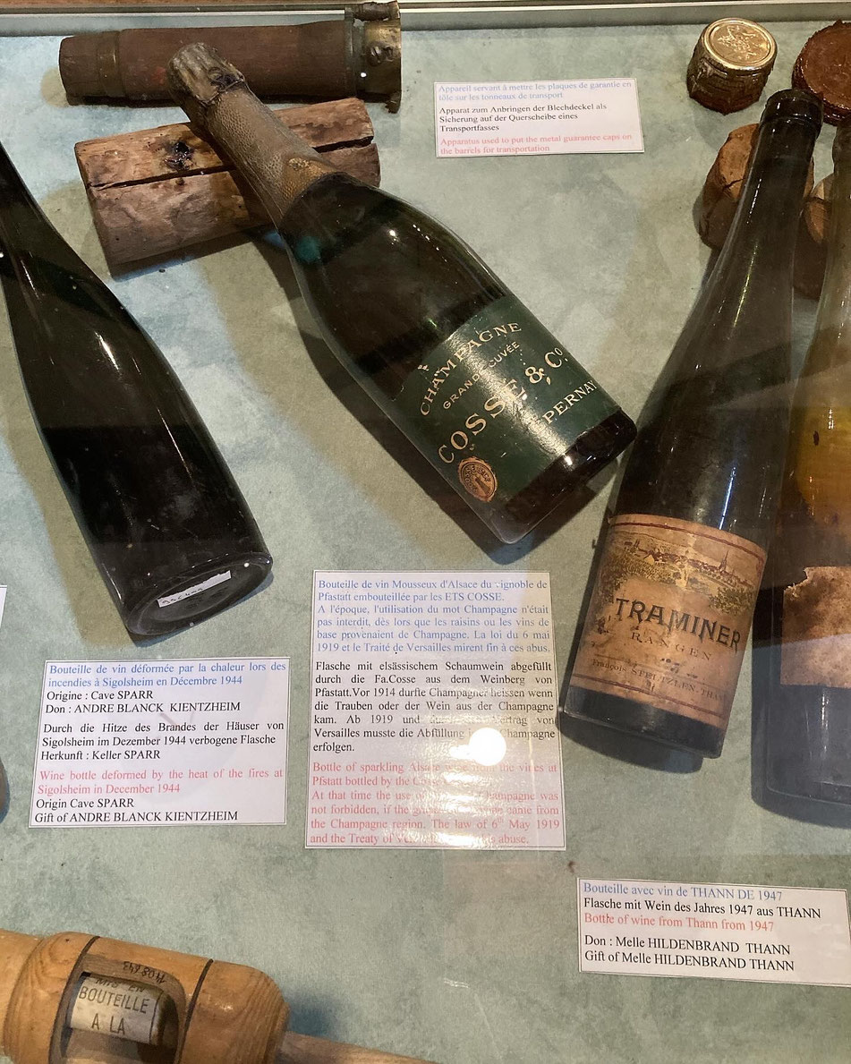Bouteille de Champagne des établissements Cossé de Pfastatt exposée au Musée du Vignoble et des Vins d'Alsace à Kientzheim (Kaysersberg-Vignoble)