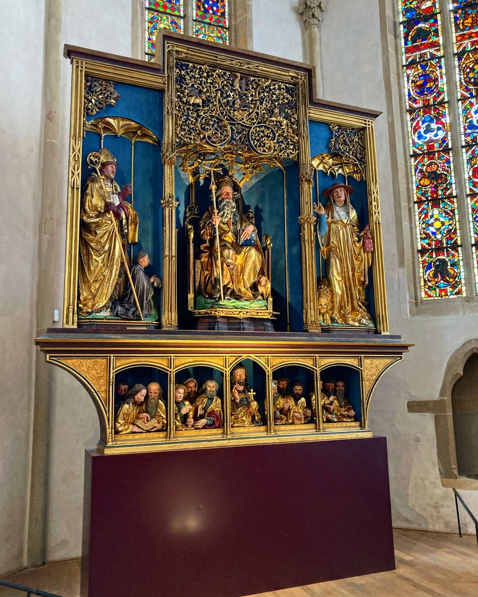 Le Retable ouvert, les sculptures ont retrouvé leurs polychromies d'origines, Retable d'Issenheim, Musée Unterlinden - photographie : www.cheminsbioenalsace.fr