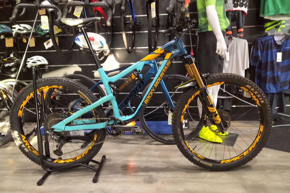 Rocky-Mountain carbone C90/Transmission XTR-12V-Fourche "Kashima" FOX36-160+Amortisseur FOX DPX2 Roues 27.5''RC-ARC30/Dtswiss Pneus Maxxis 27.5x2.5 (protection ClearProtec)