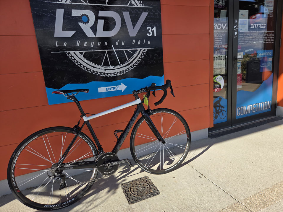 CERVELO R3 Carbone (T51) Shimano transmission/freins Durace 11v/plateaux ROTOR 50-34 - Roues Carbone (trés soigné, vendu ce jour)