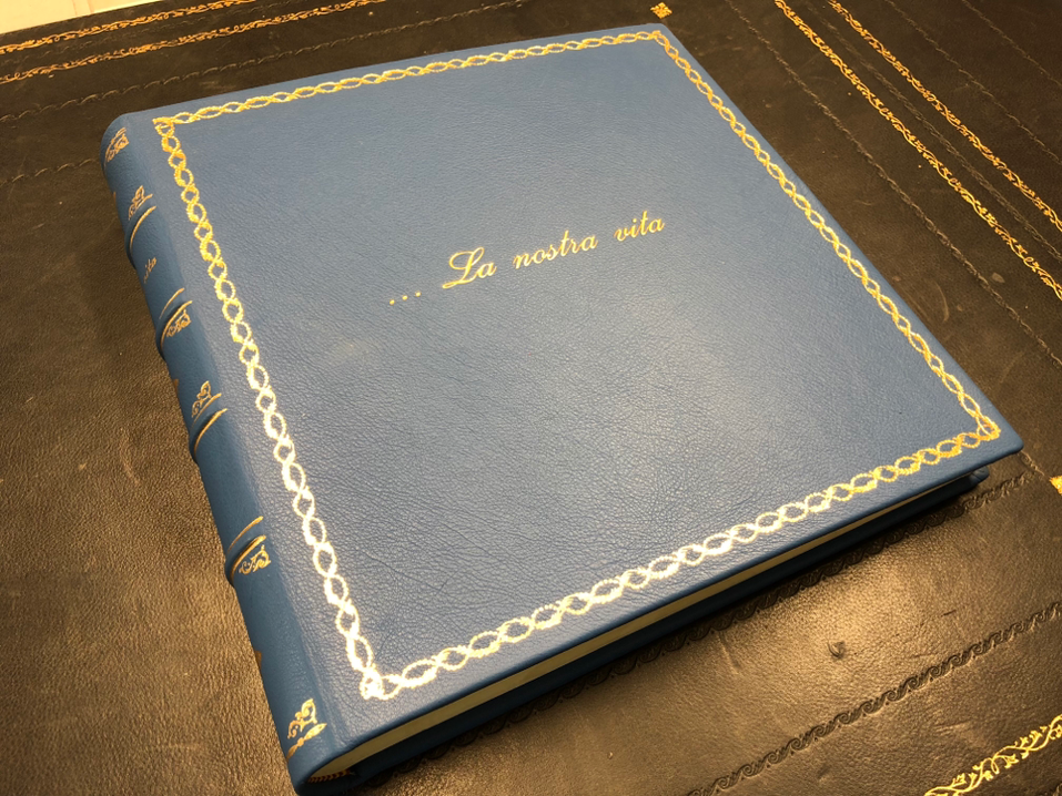 Personalized leather photo albums for all tastes