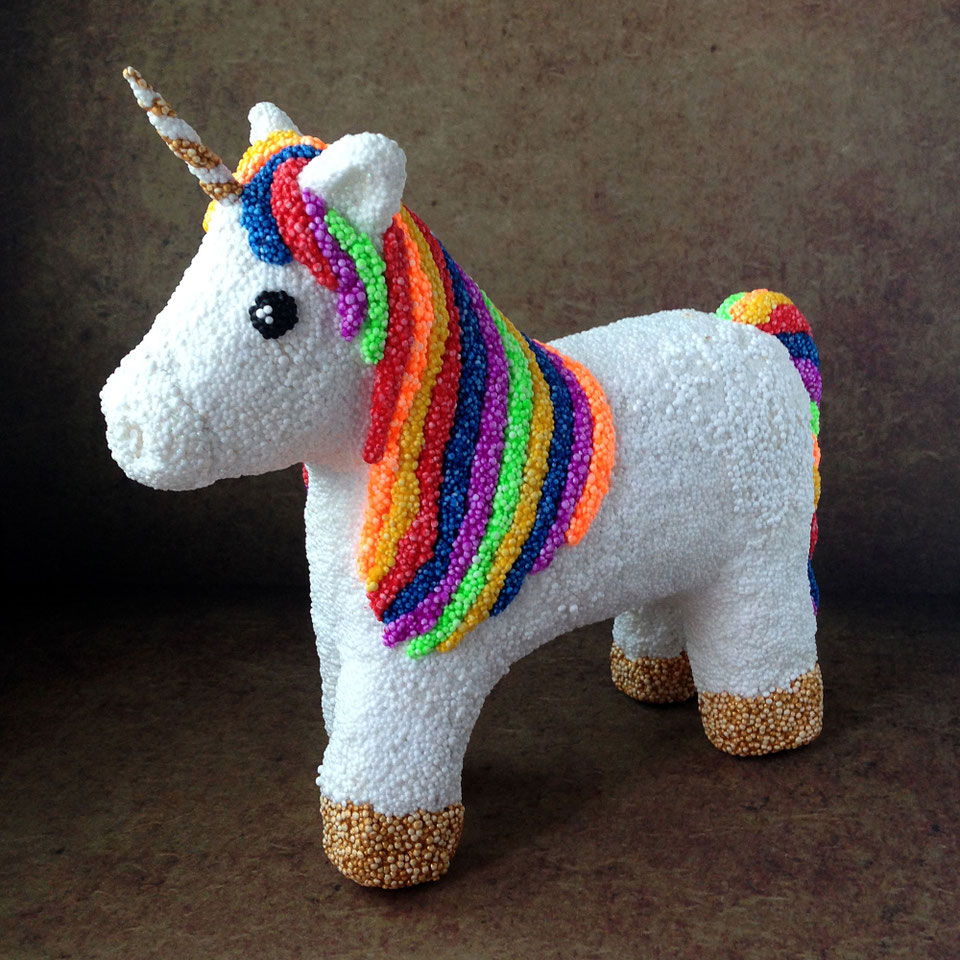 Einhorn-Deko basteln mit Foam Clay & Hama Bügelperlen - Spielwaren