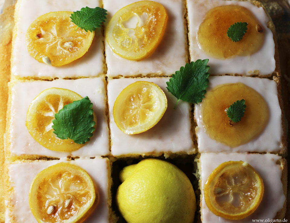 SAFTIGER ZITRONENKUCHEN MIT EINER LECKEREN ZITRONENCREME OHNE MILCH ...
