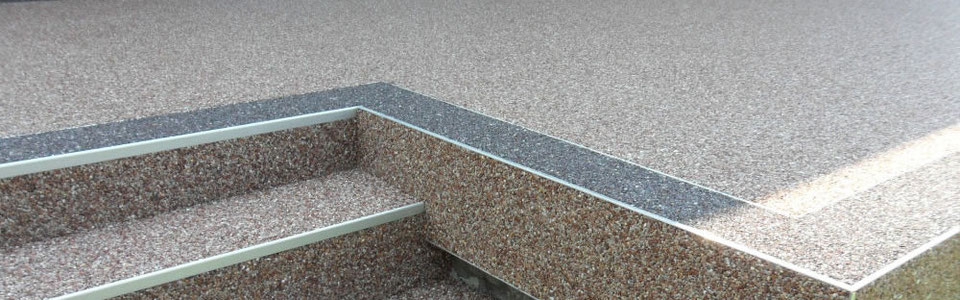 Steinteppich Verlegung bei Böden, Terrasse, Balkon, Wohnbereich oder im