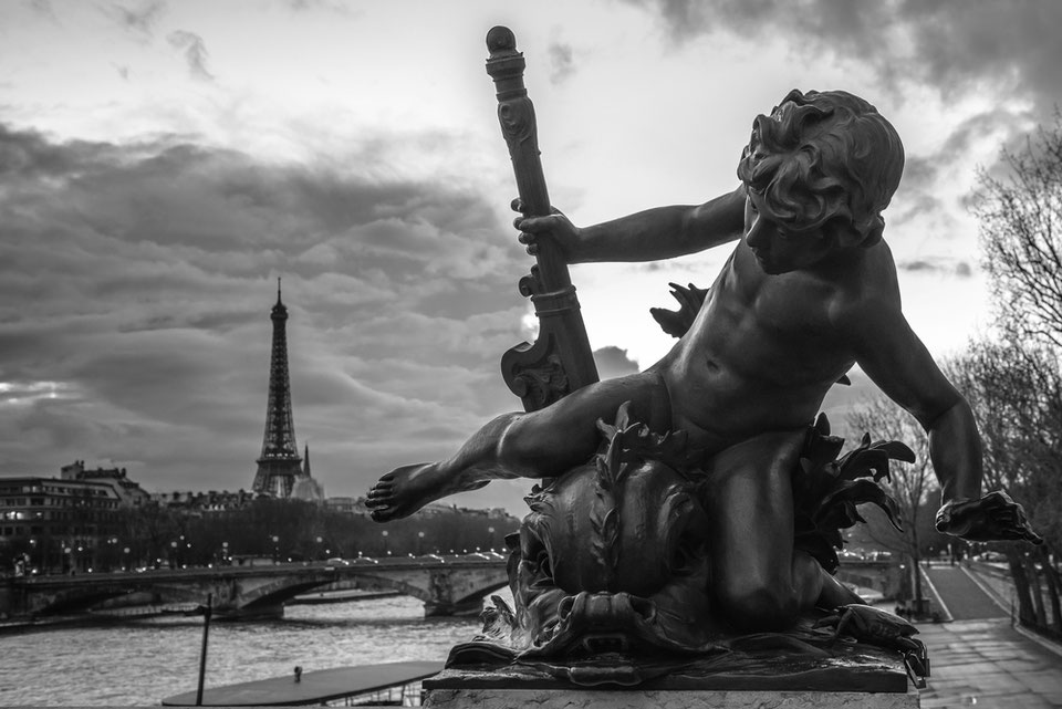 Photographe d'Art à Paris : Quand le Regard Sublime le Réel