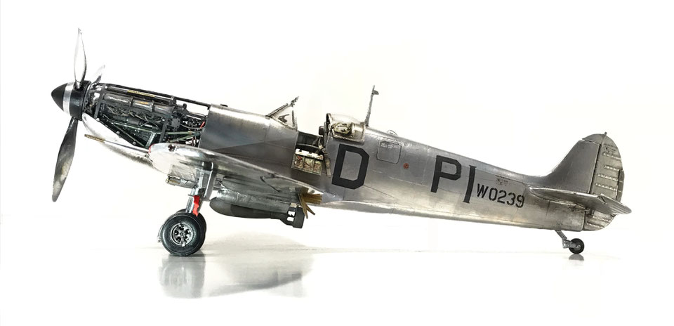 Supermarine Spitfire Mk Vb - Trumpeter kit 1/24 scale model based (customized & detailed) - full aluminum coated (MWP)