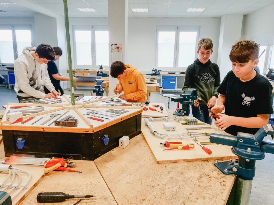 Berufsfelderkundung in der Kreishandwerkerschaft - konrad-hentrich ...