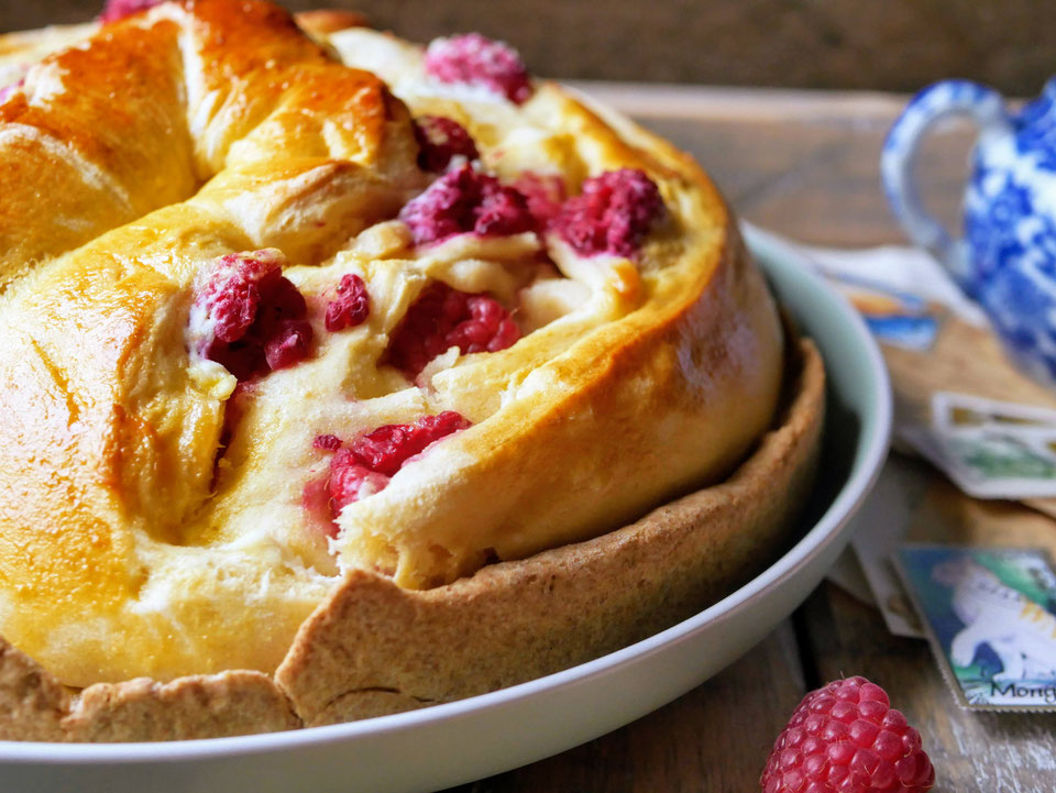 Hefeschnecke mit Ricotta, Himbeeren und Marzipan - Mutter ...
