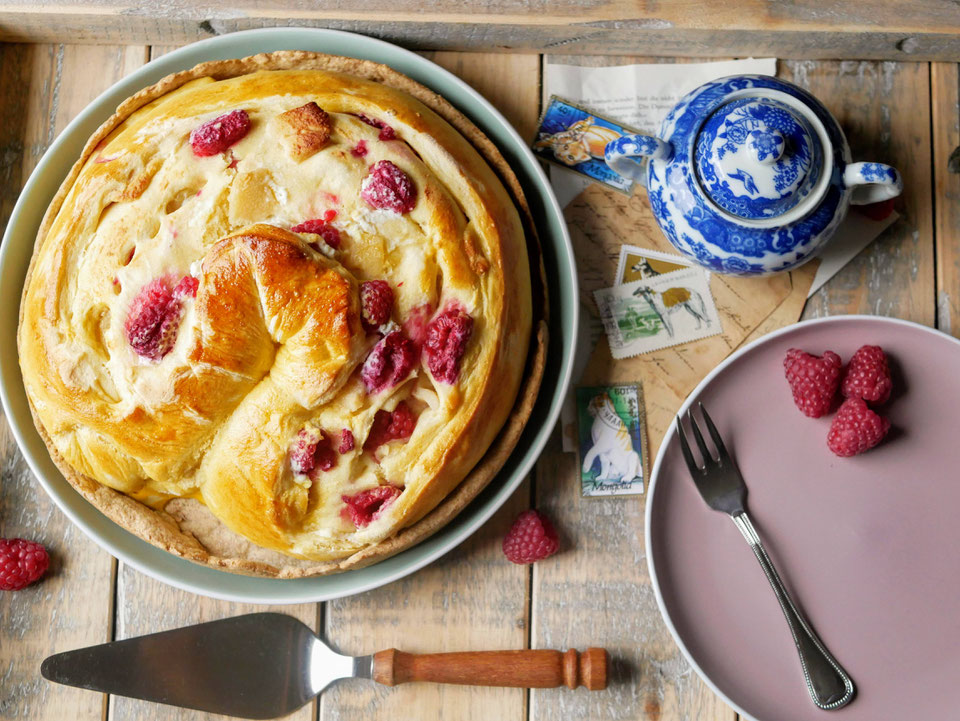 Hefeschnecke mit Ricotta, Himbeeren und Marzipan - Mutter ...