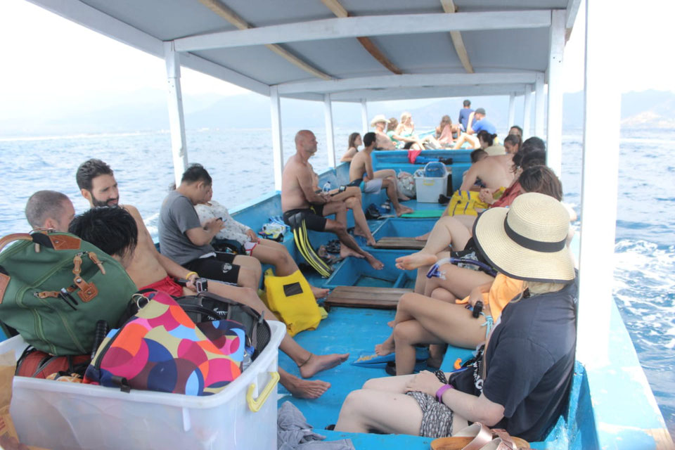 Shared snorkeling trip exploring gili islands