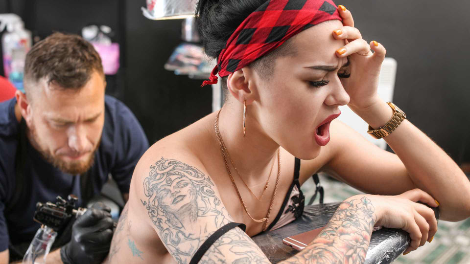 Schmerzen Tattoo Muss das sein? Schmerzfrei Tattoo